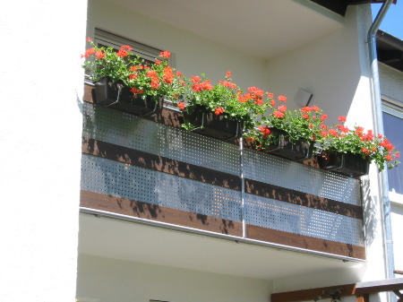 Balkon Holz/Lochblech optimaler Sichtschutz